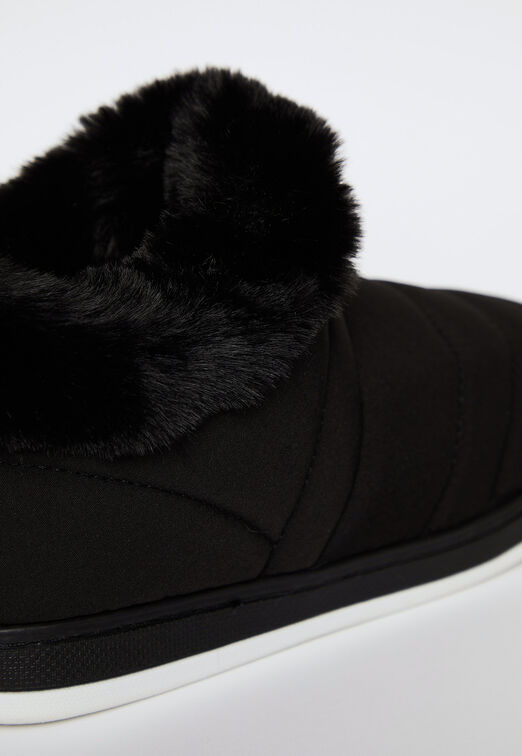 Pantufla Tipo Botin con Peludo Negra
