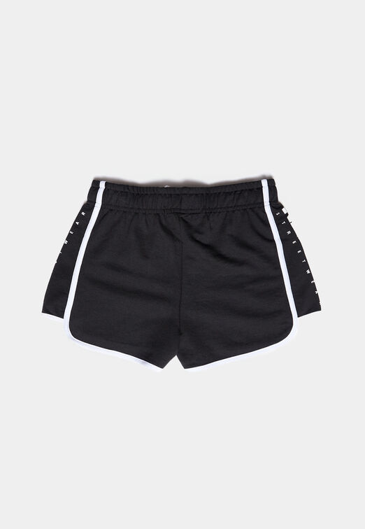 Short Sporty Negro Family Shop