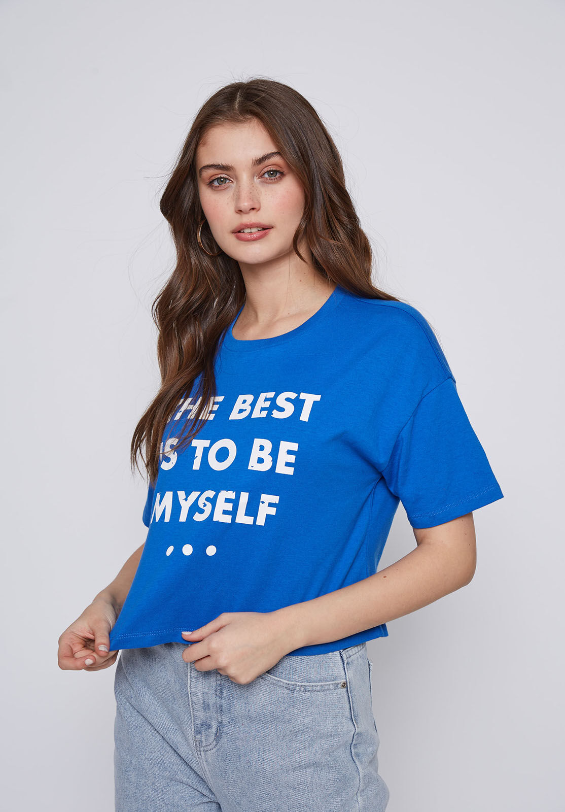 POLERA MUJER MANGA CORTA CROP LETRAS AZUL