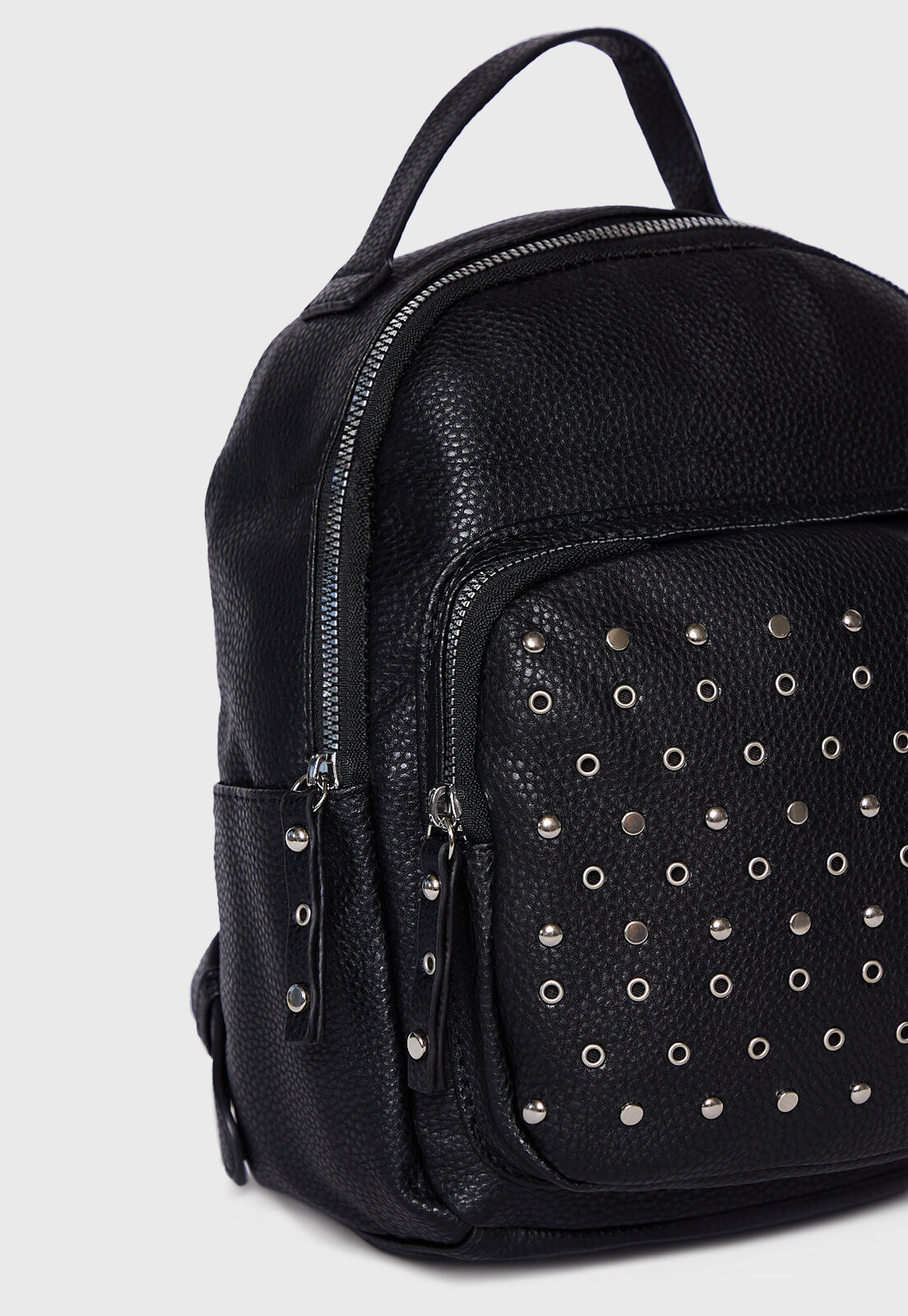Mochilas con tachas sales