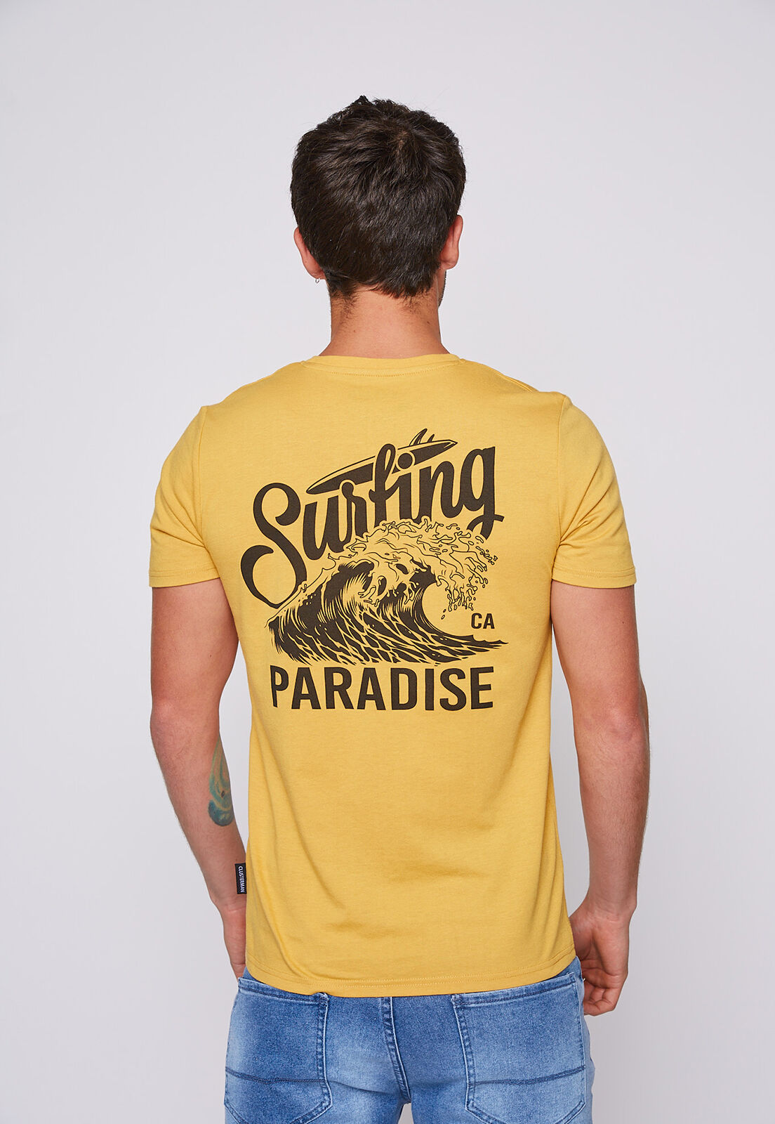 Polera color mostaza hotsell hombre