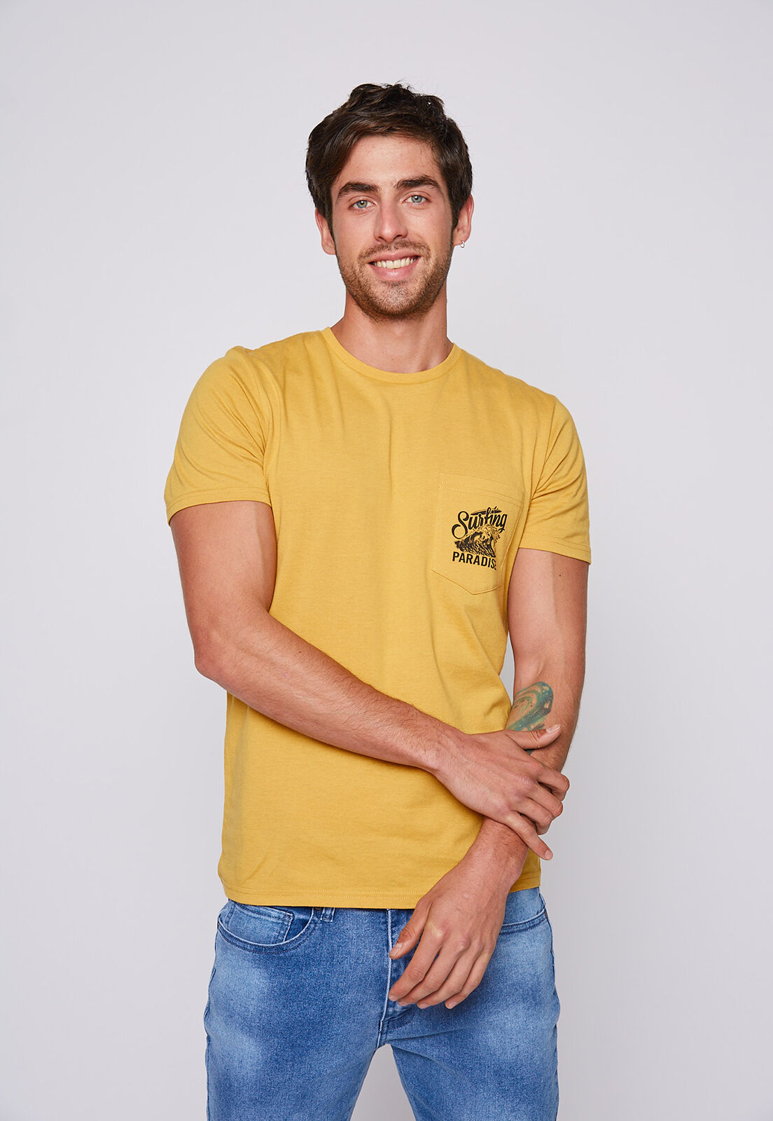 Polera color mostaza hombre outlet