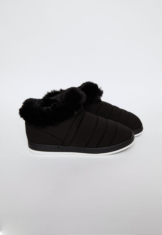 Pantufla Tipo Botin con Peludo Negra