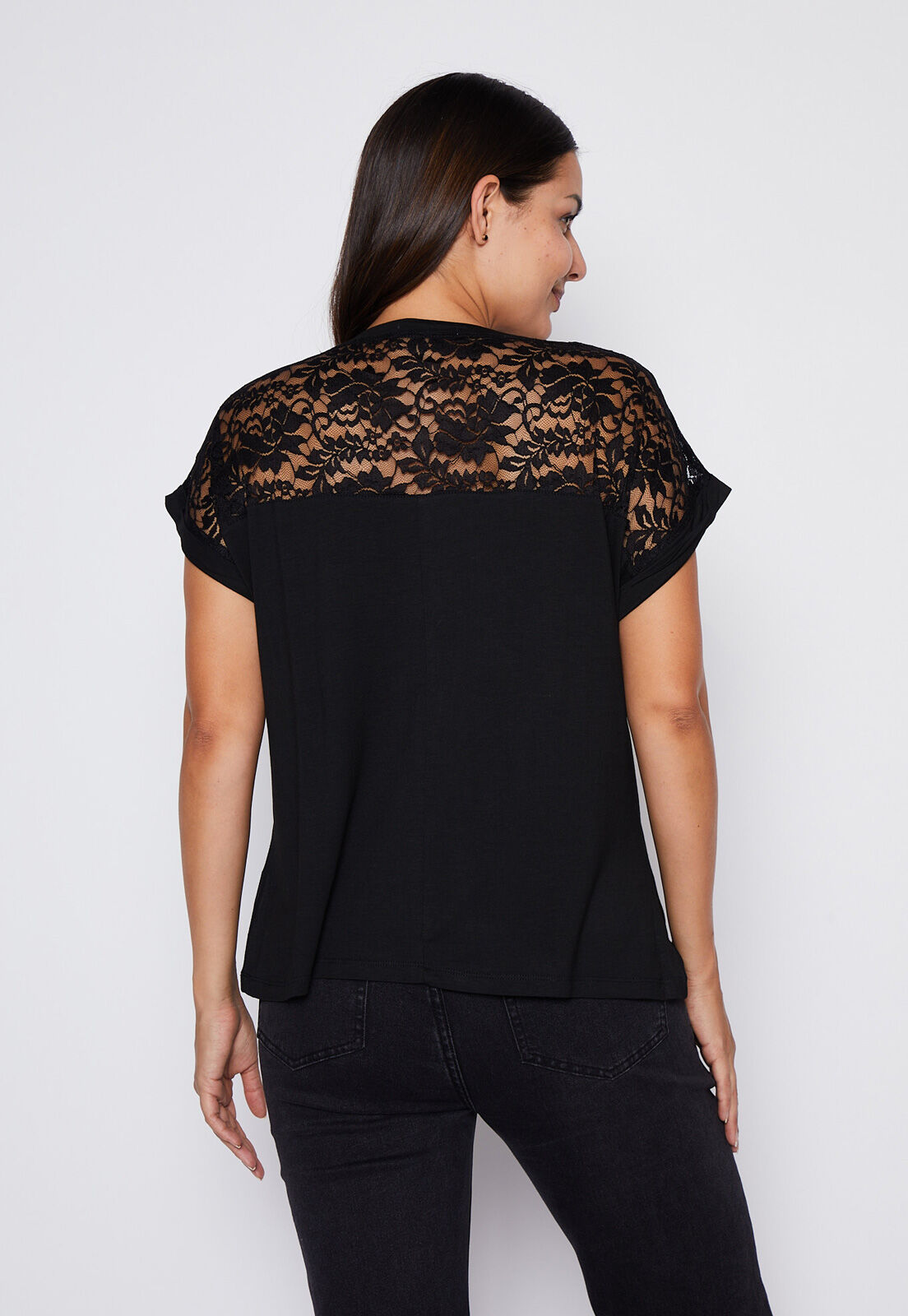 Poleras con encaje de mujer 2025