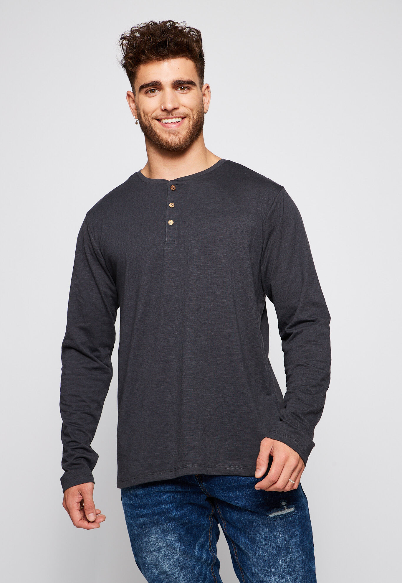 Family Shop Tu tienda online FamilyShop Compre Polera Manga Larga Botones Waffle Gris Family Shop Por CLP 9990 FamilyShop